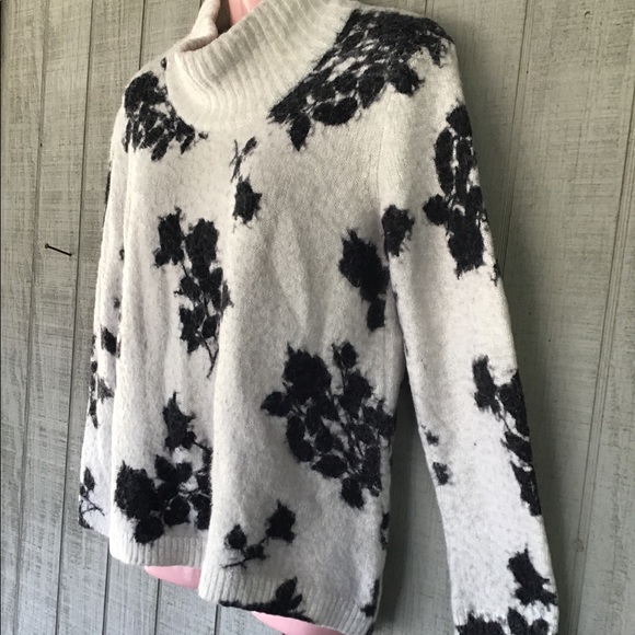 ⚡️Vince Camuto Sweater - Picture 4 of 7